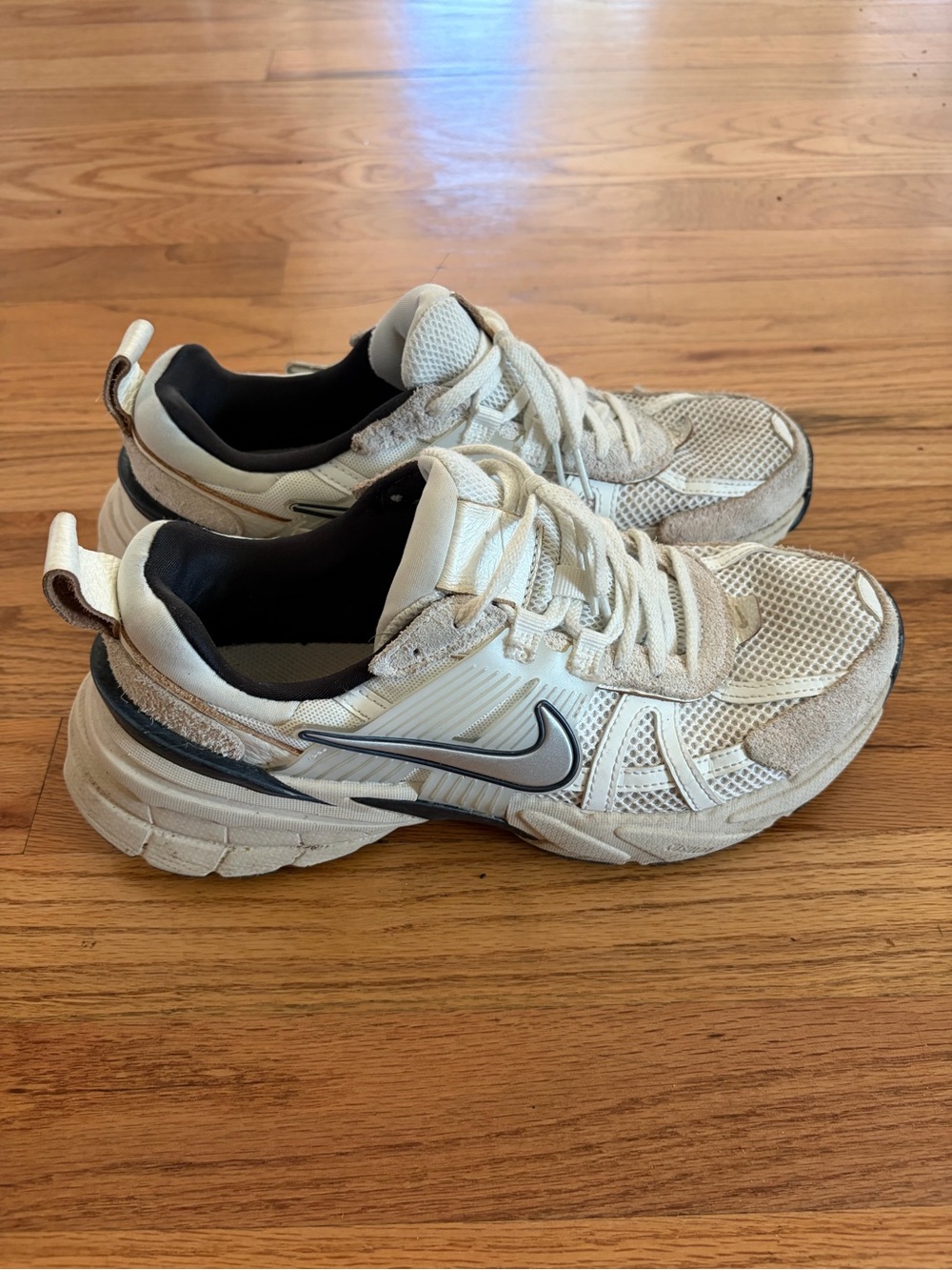 Nike Women’s V2K Cream and Black 8.5W